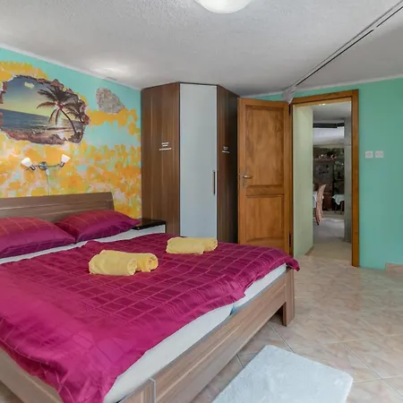 Apartment 2 Bedroom In Grizane-Belgrad