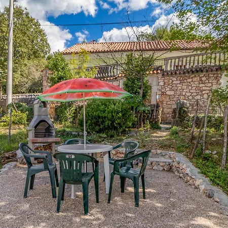 Apartment Gorgeous In With Kitchen Grizane-Belgrad