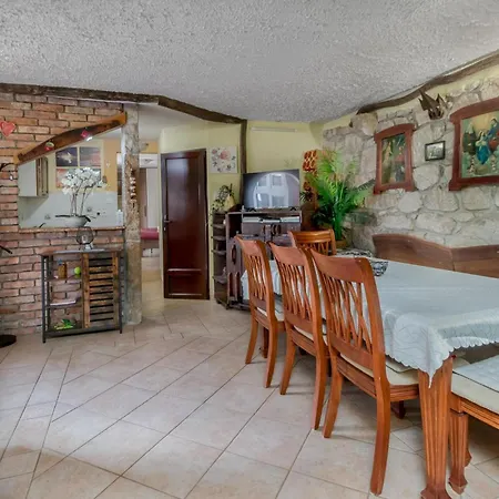 Gorgeous In With Kitchen Grizane-Belgrad