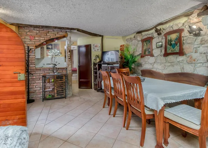2 Bedroom In Grizane-Belgrad